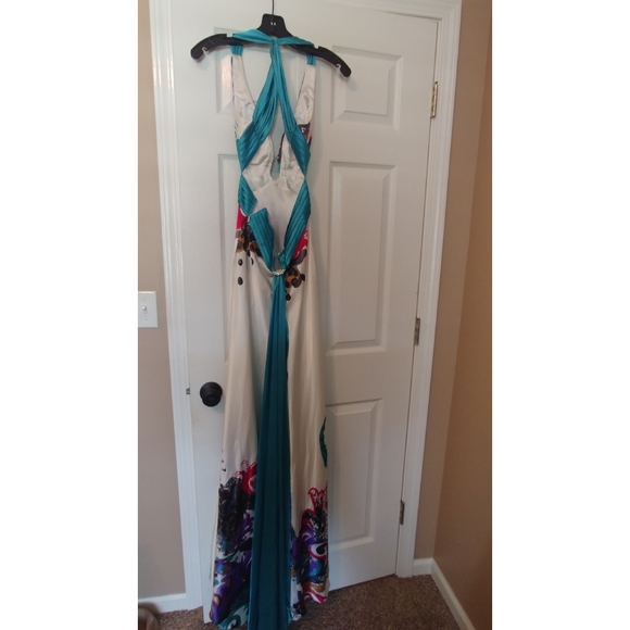 Formal gown - Picture 2 of 4